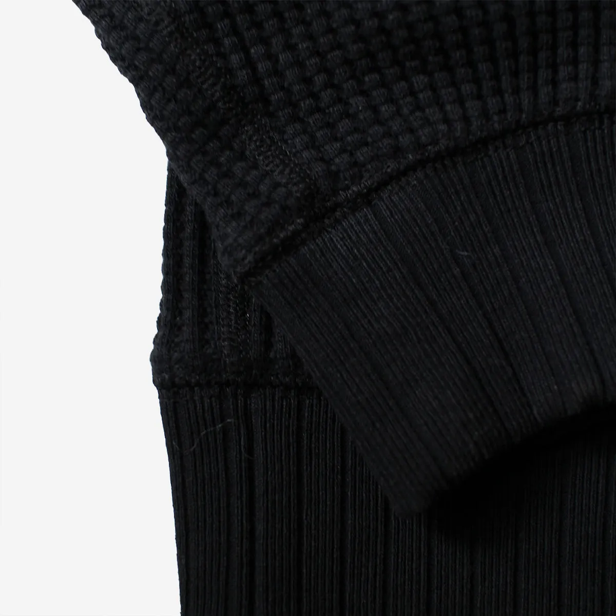 Big Waffle Mid-Neck Sweater - Black