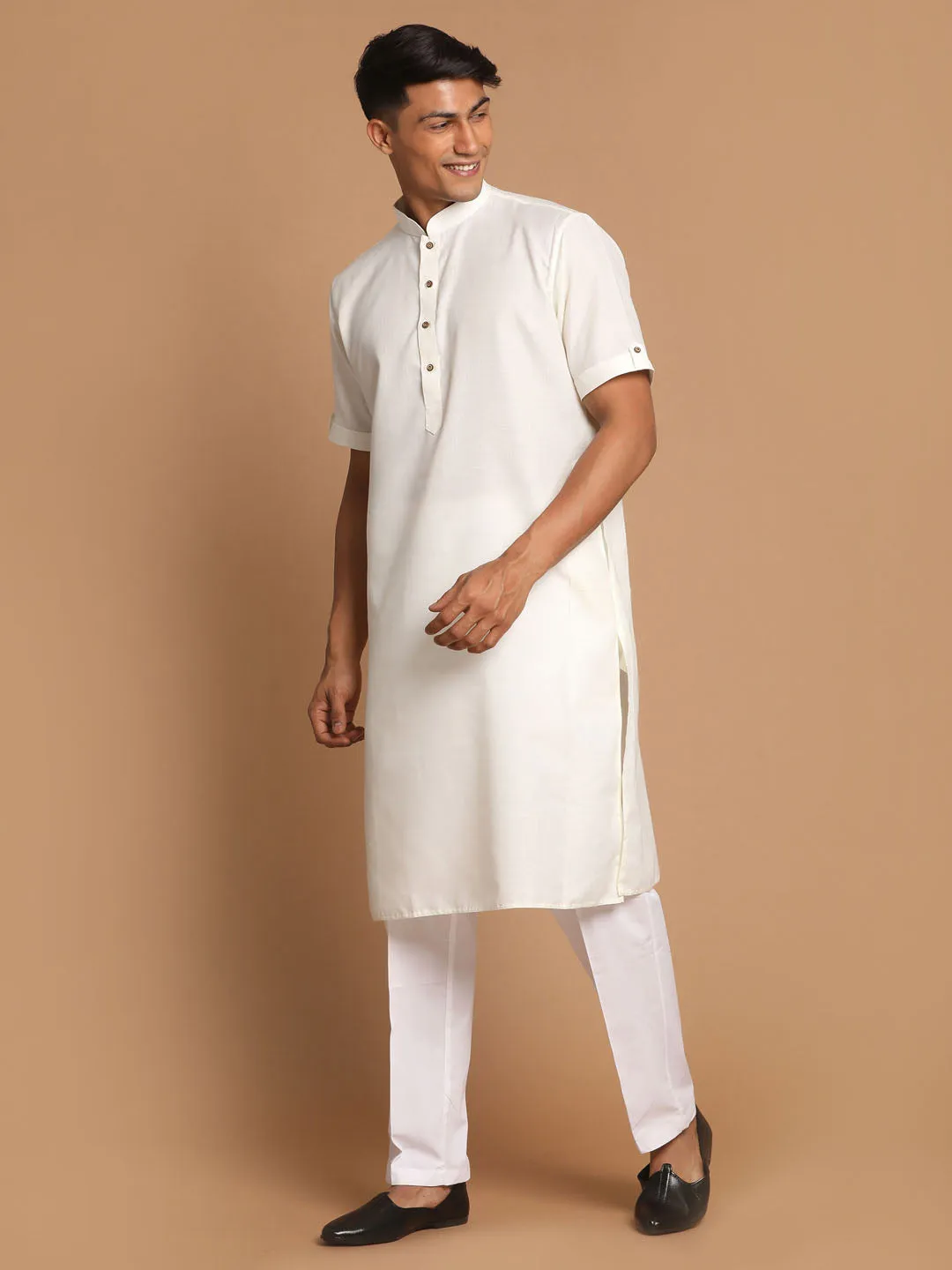 Jashvi Men's Cream Kurta With Pyjama Set.