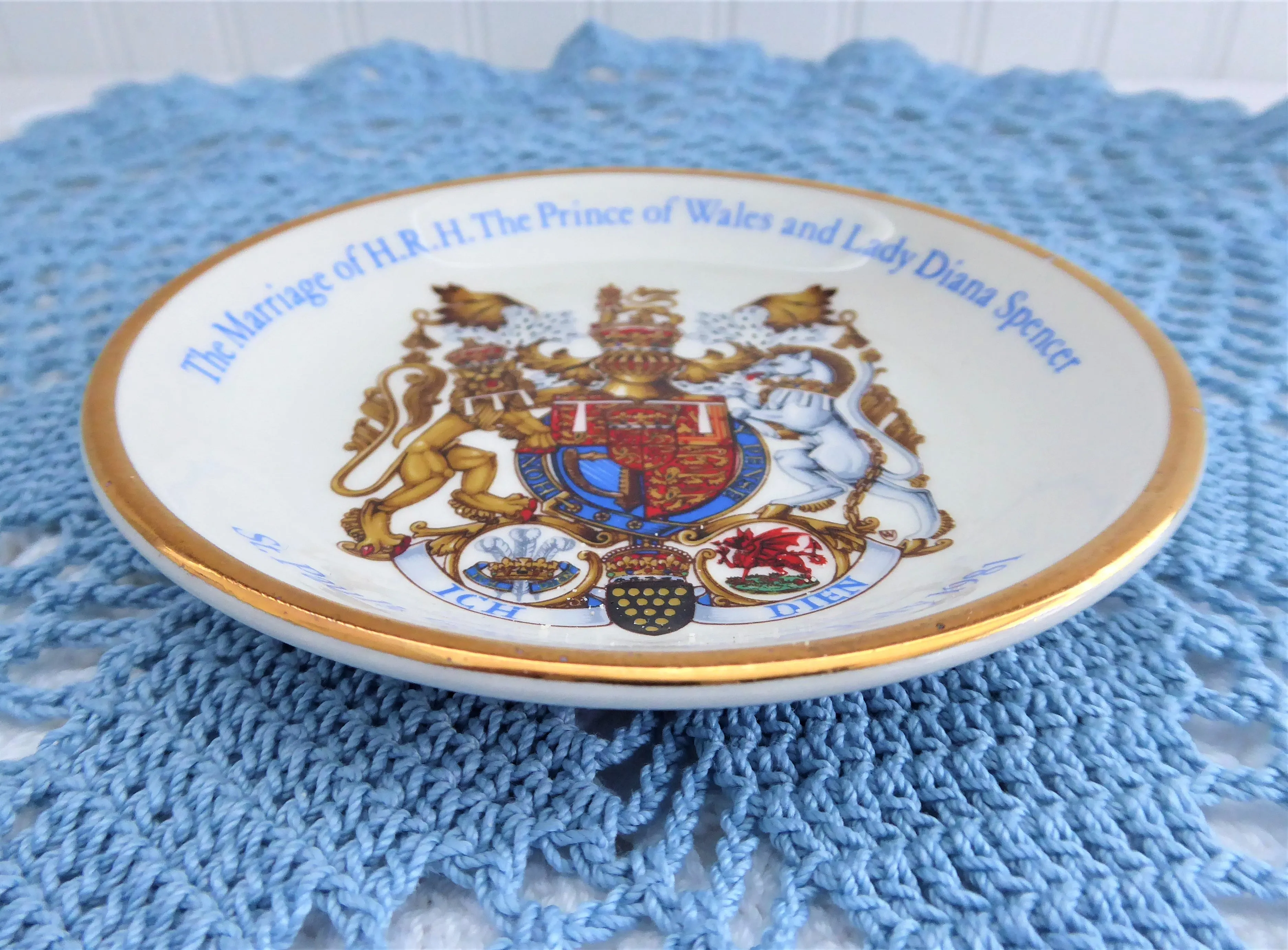 Small Plate Charles Diana Royal Wedding 1981 Coat Of Arms Bone China