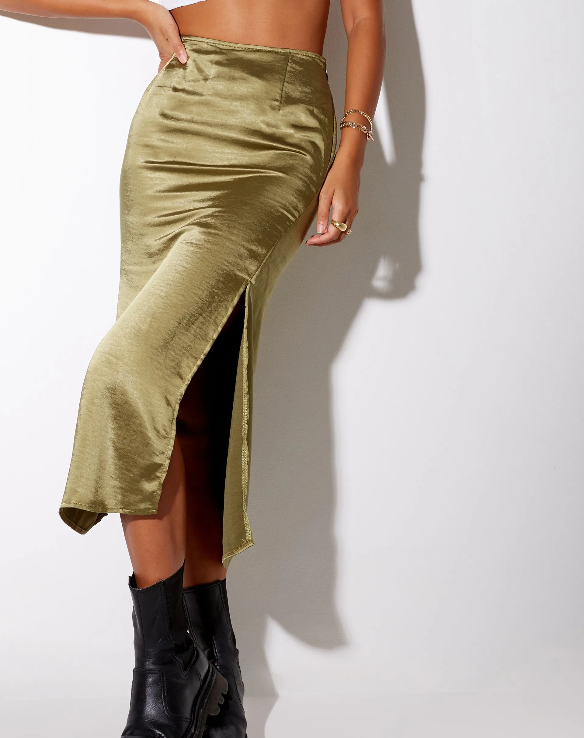 Tindra Midi Skirt in Satin Olive